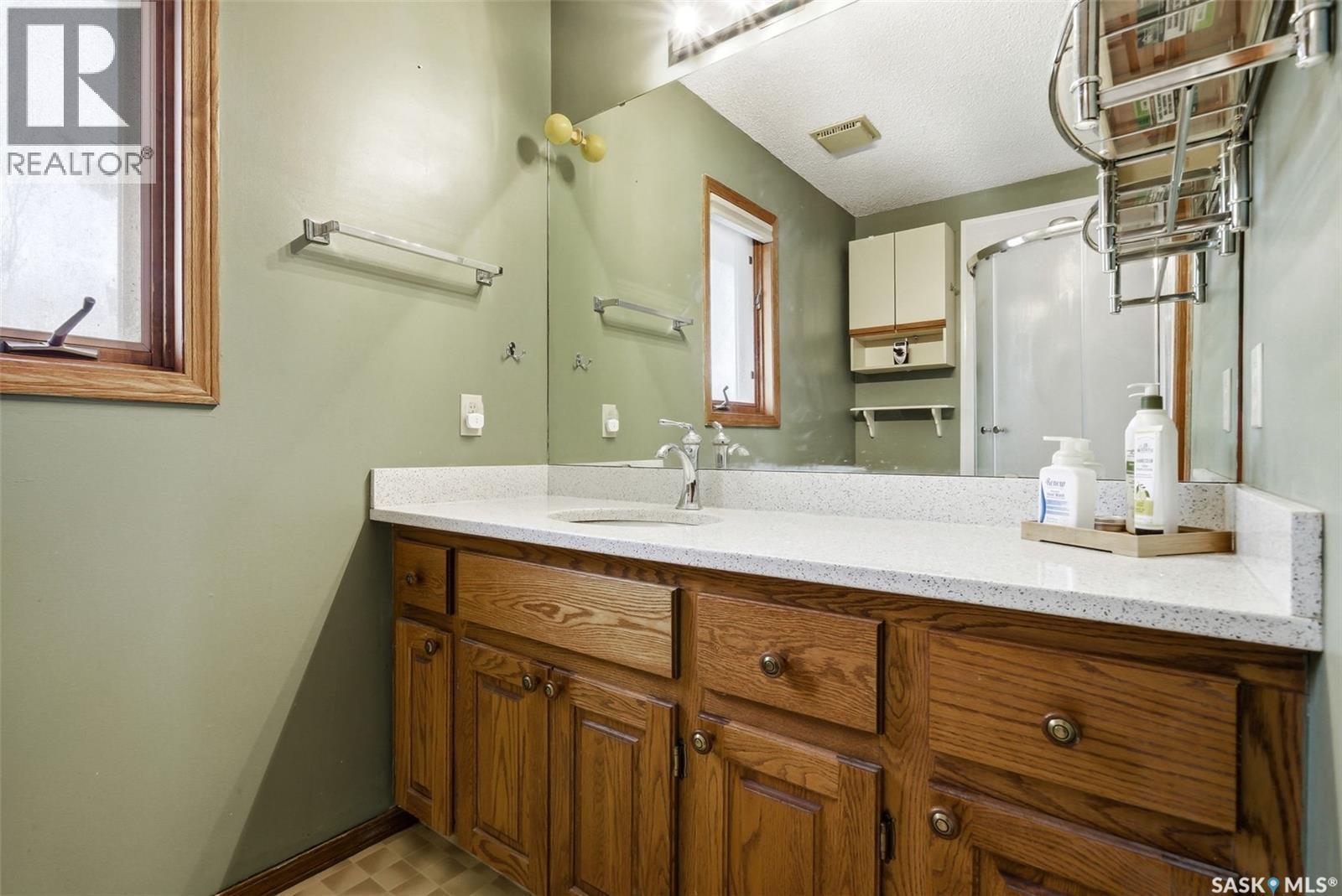 Single Family House 2 Level for Sale in  Bow BAY Regina 