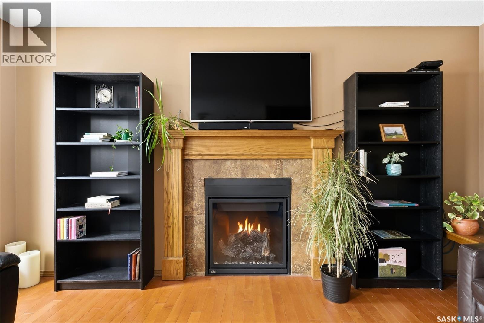 Single Family House 2 Level for Sale in  Bow BAY Regina 