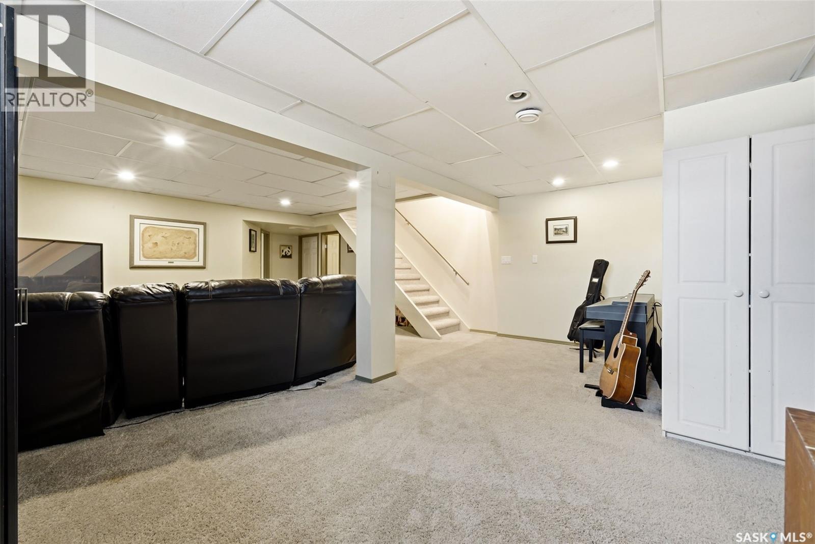 Single Family House 2 Level for Sale in  Bow BAY Regina 