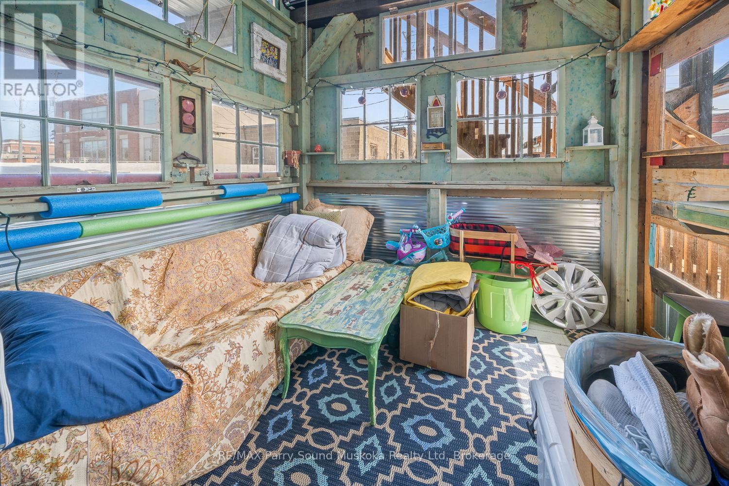 47 GIBSON STREET - 22