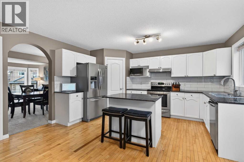 Single Family House for Sale in  Elkton Way SW Springbank Hill Calgary 