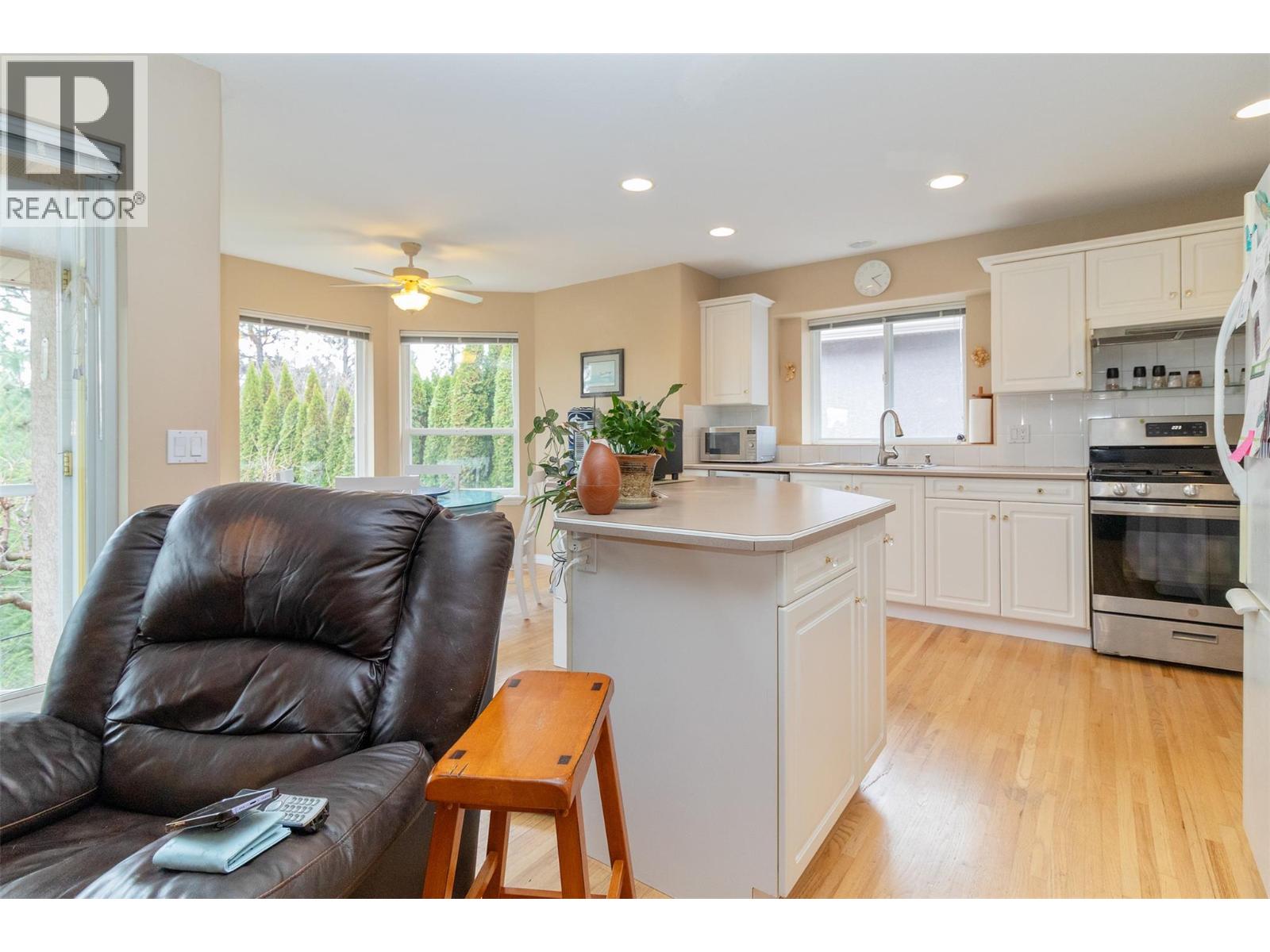  981 Westview Way, West Kelowna