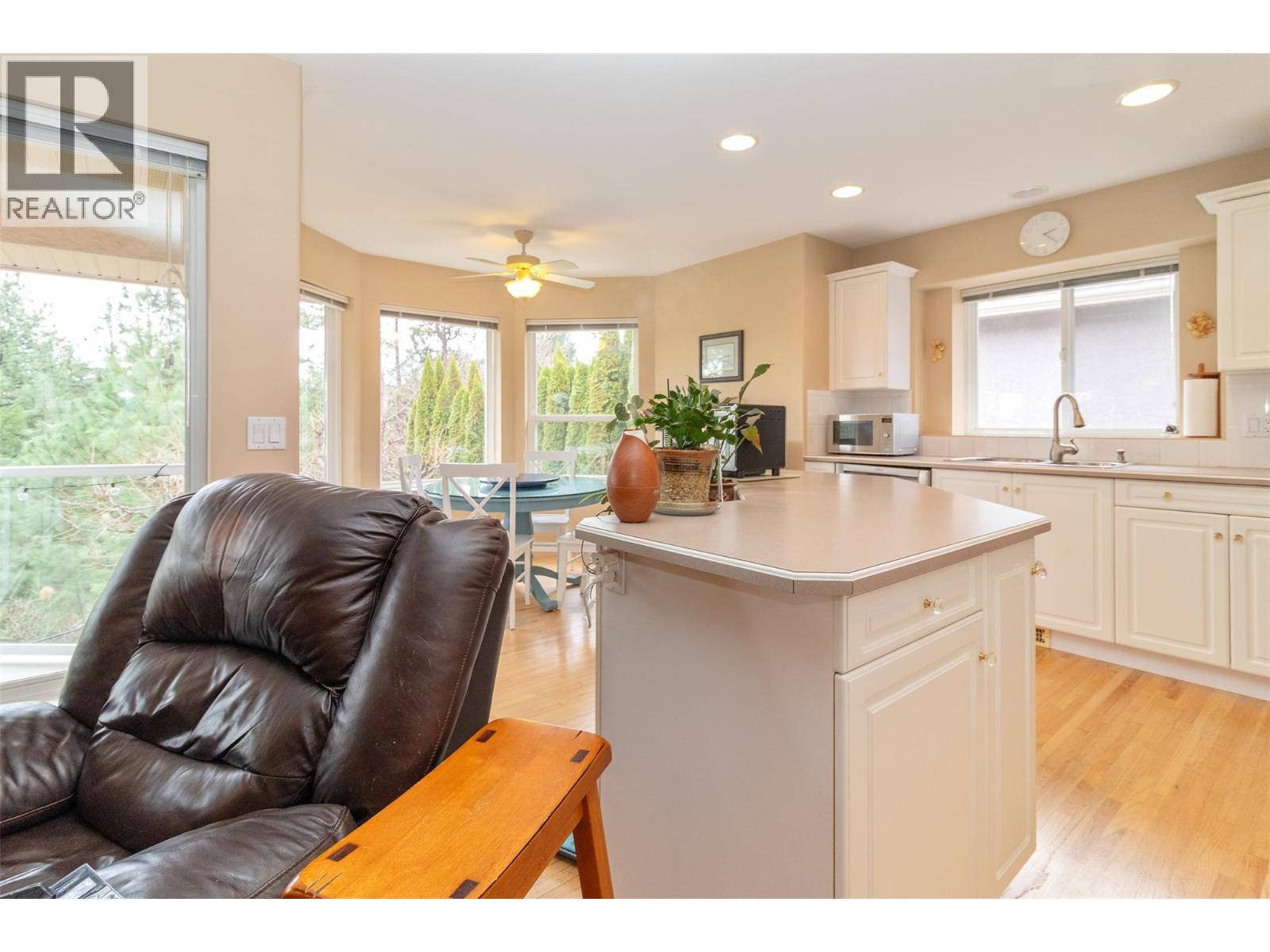  981 Westview Way, West Kelowna