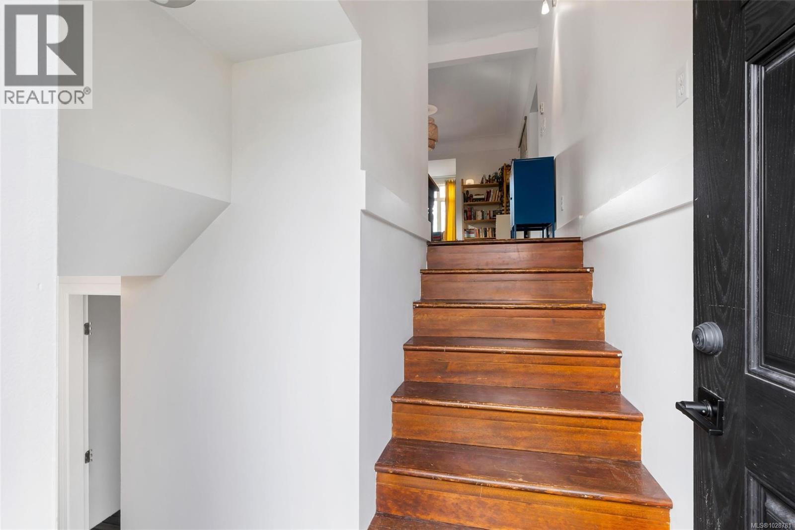  483 Constance Avenue, Esquimalt