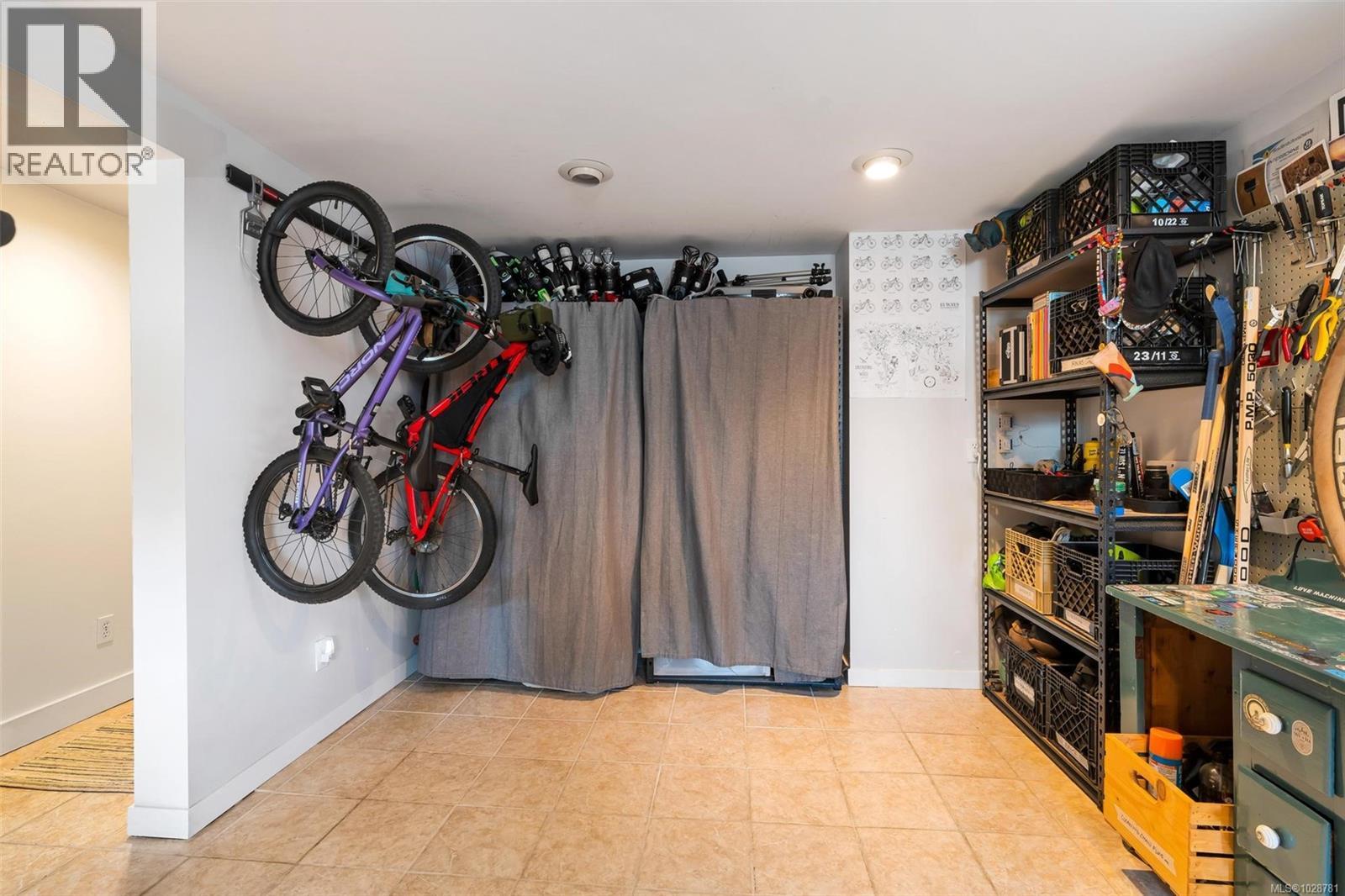  483 Constance Avenue, Esquimalt