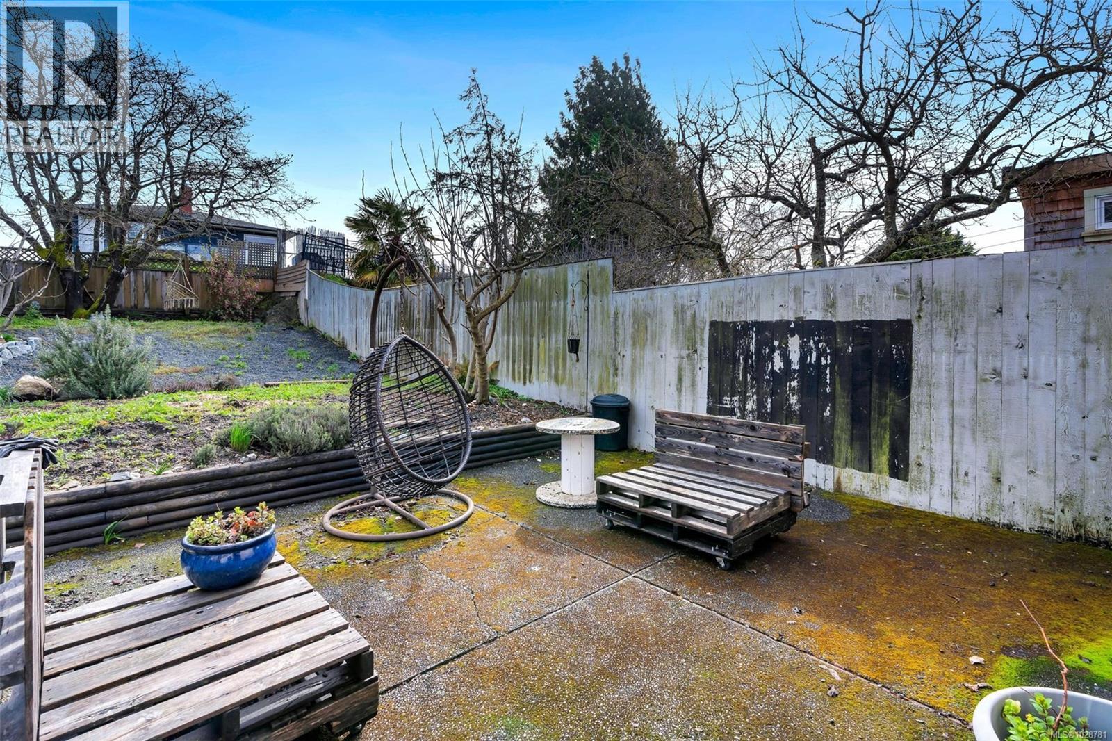  483 Constance Avenue, Esquimalt