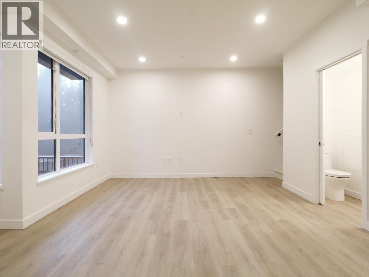 112 390 GUILBY STREET, Coquitlam