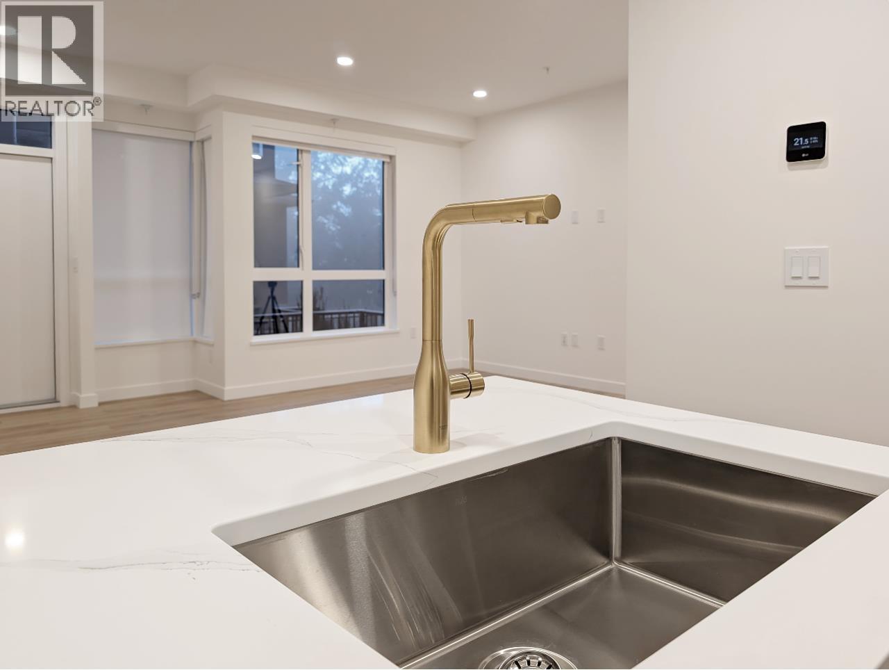 112 390 GUILBY STREET, Coquitlam