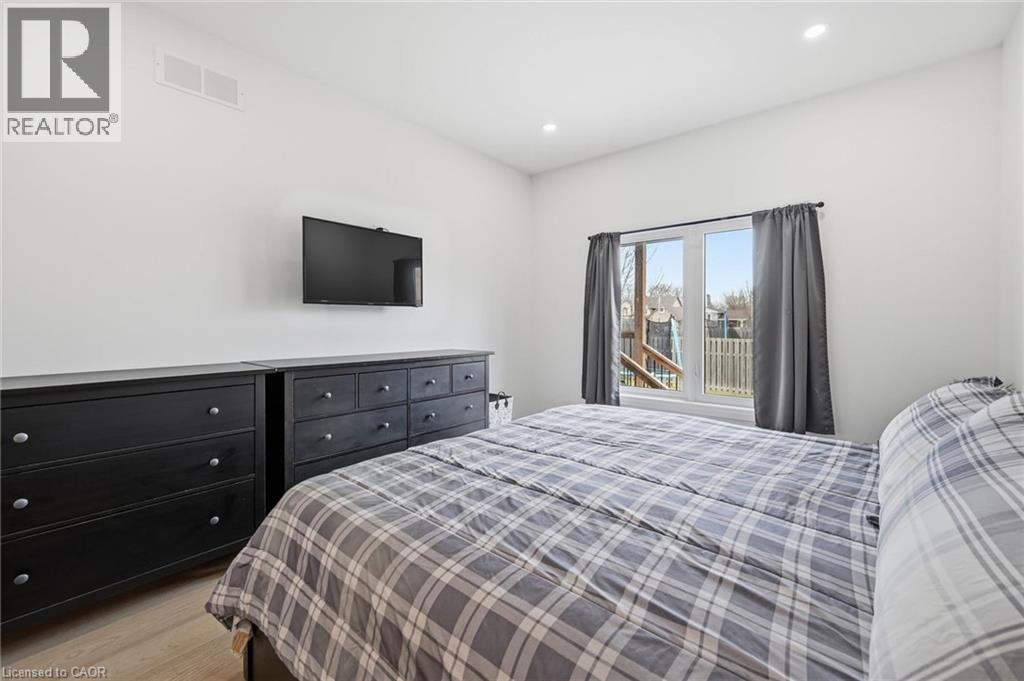 4 HARVARD Court - 21
