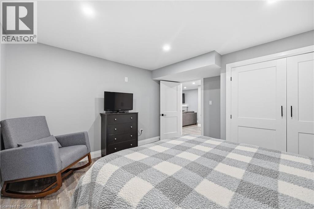 4 HARVARD Court - 40