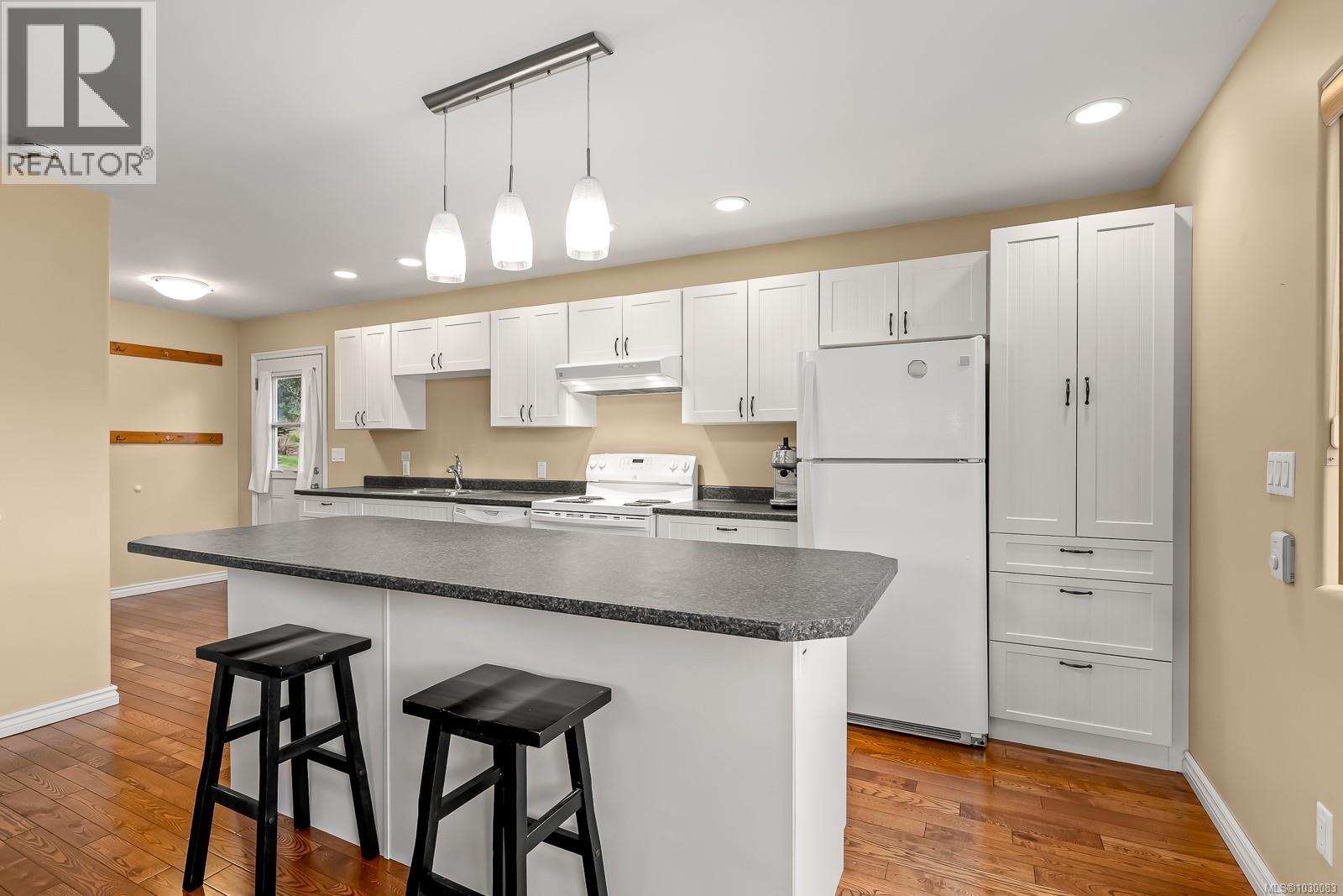 6590 COUNTRY RD - 37