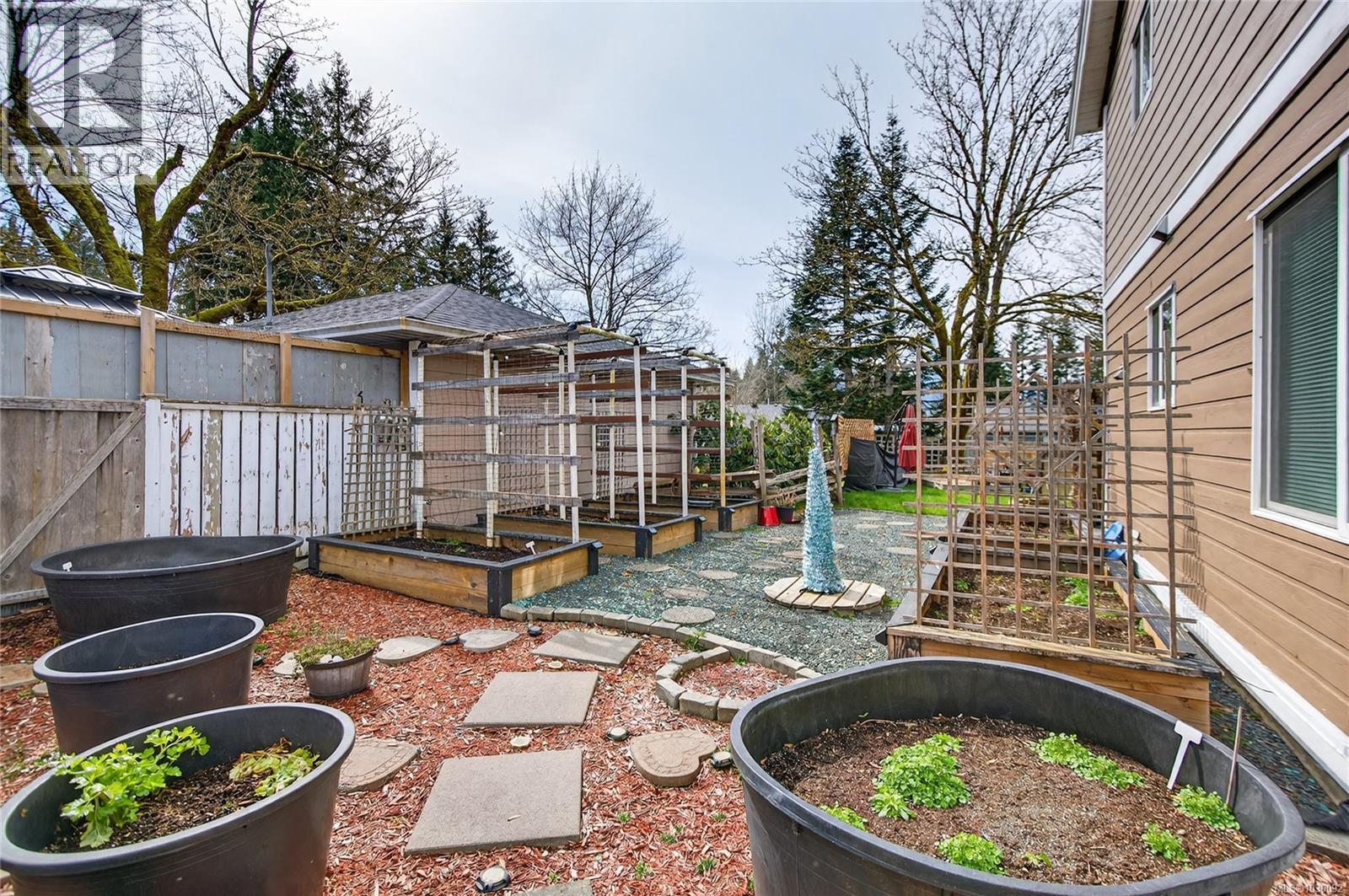 7874 & 7876 FAIRVIEW RD - 17