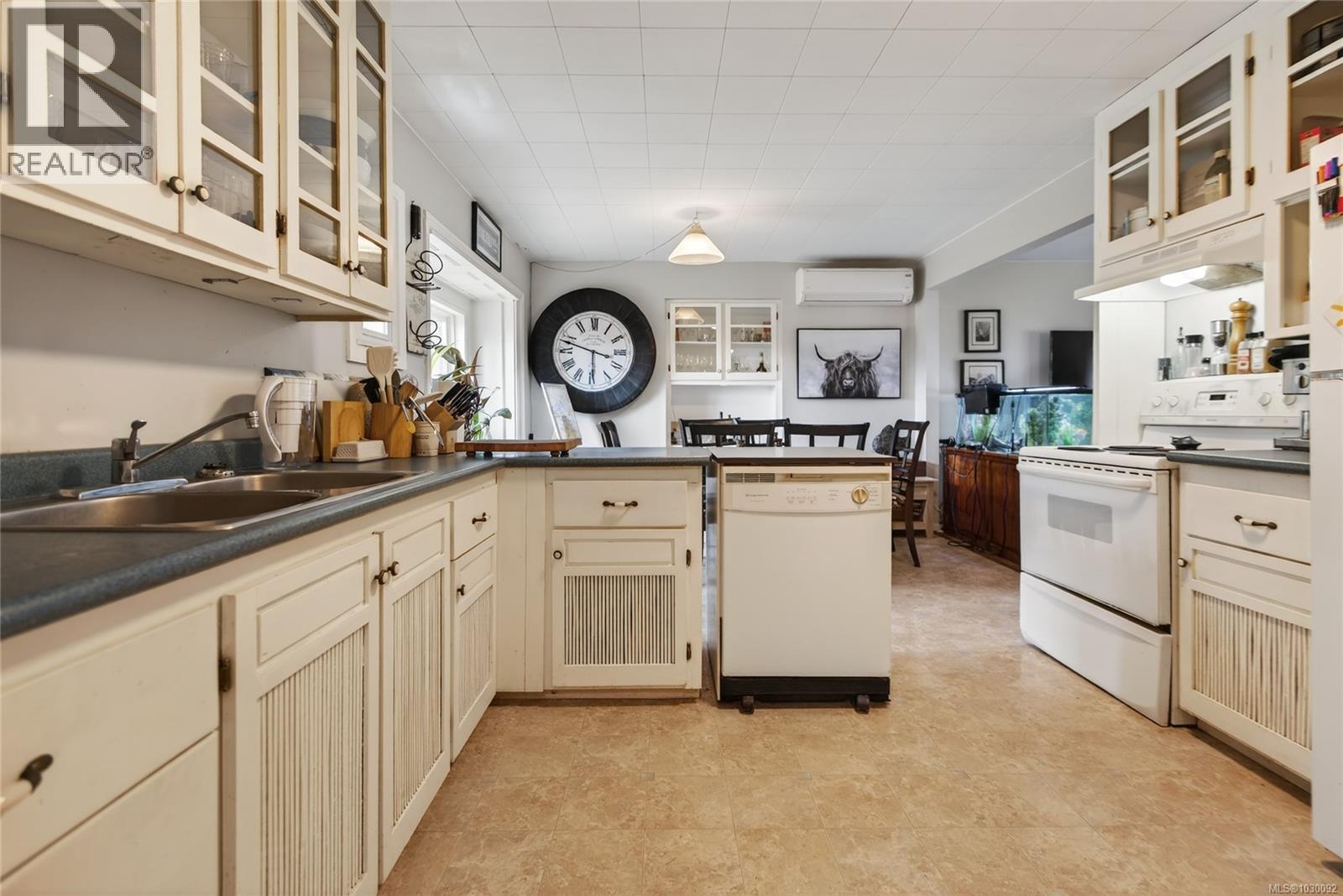 7874 & 7876 FAIRVIEW RD - 44