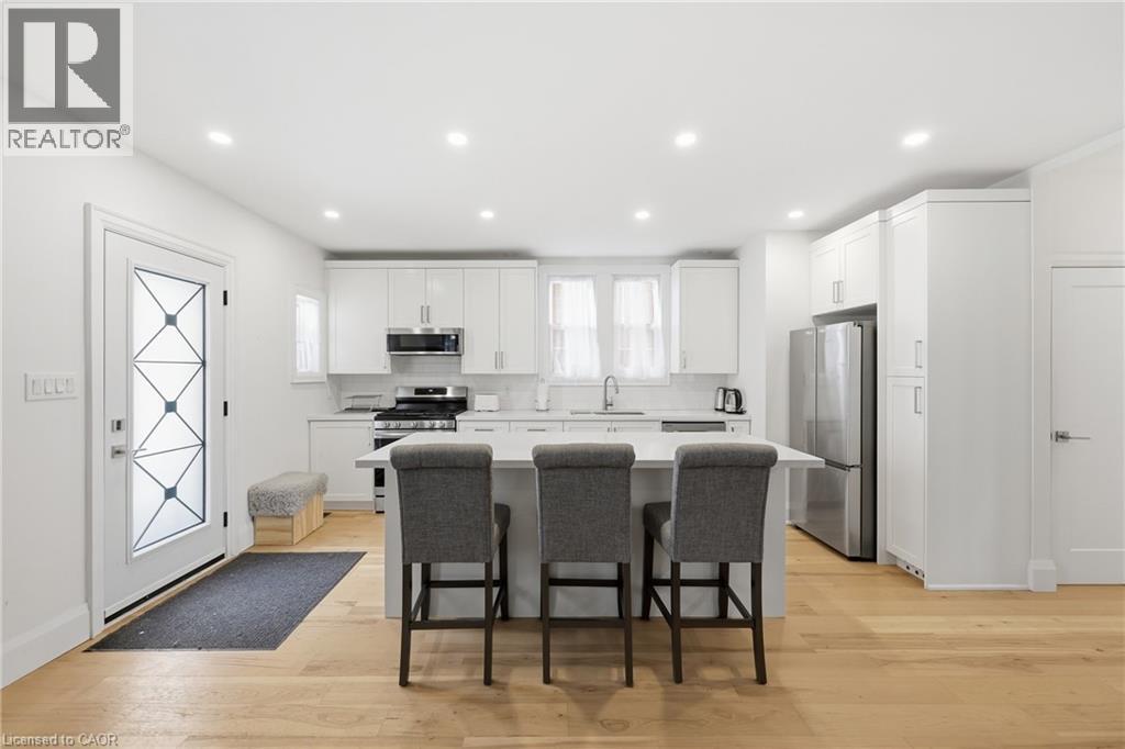 129 JACKSON Street W - 4