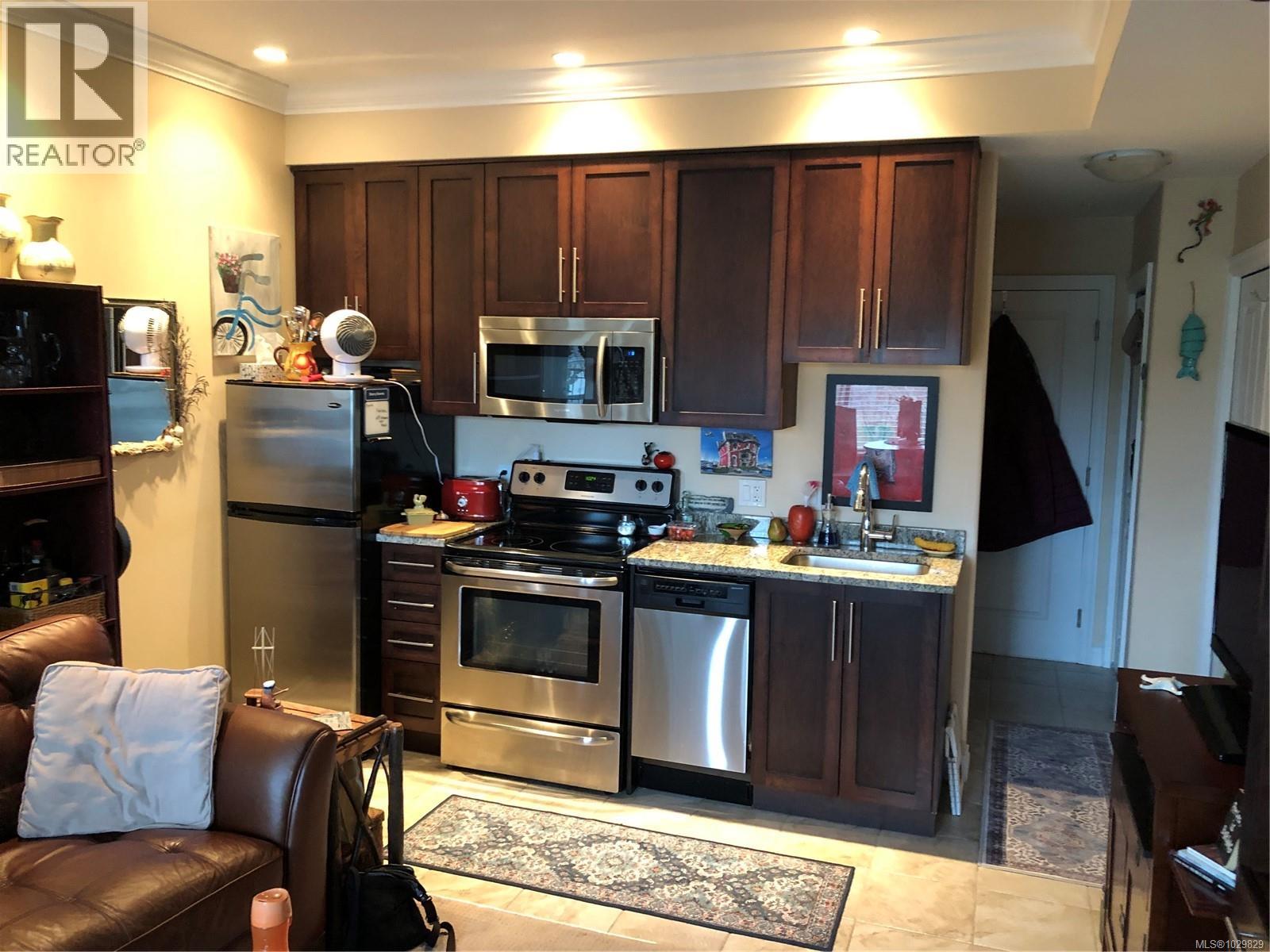 203 9717 First Street, Sidney