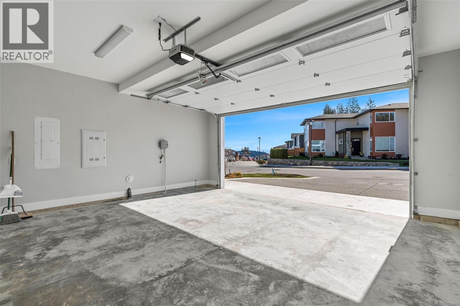 1402 SANDSTONE LANE - 73