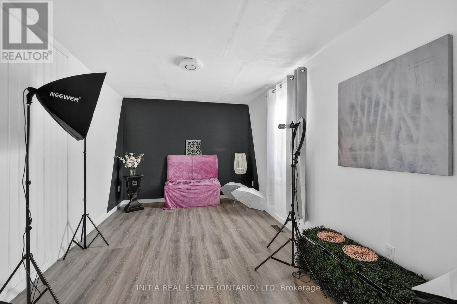 3911 WAREHOUSE STREET Property Photo