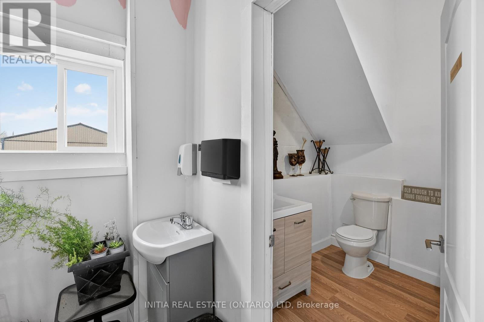 3911 WAREHOUSE STREET Property Photo