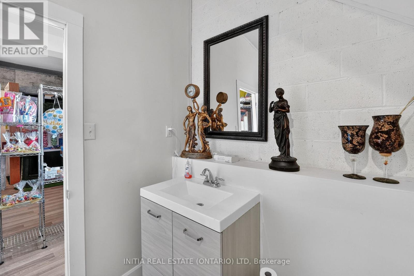 3911 WAREHOUSE STREET Property Photo