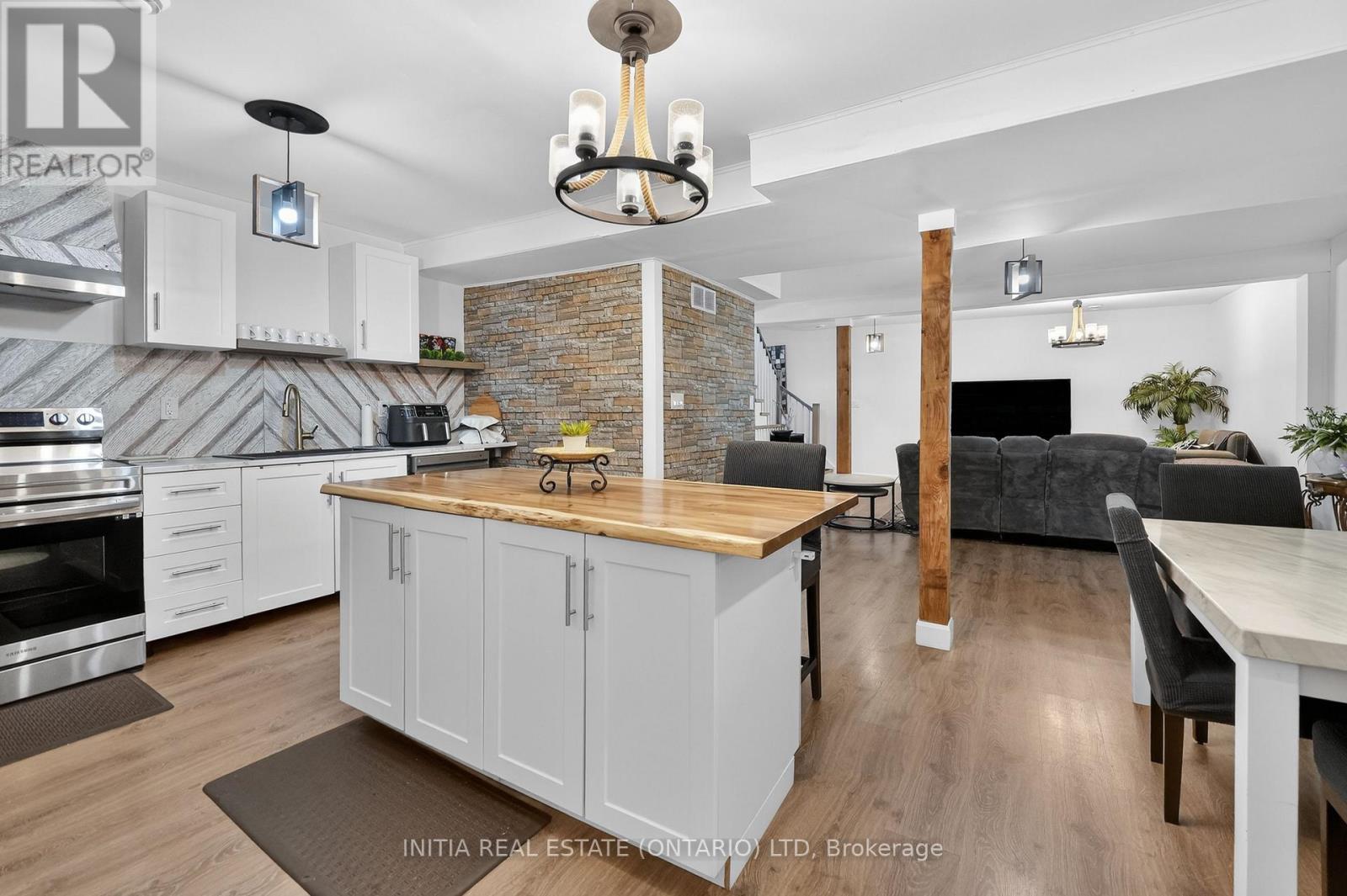 3911 WAREHOUSE STREET Property Photo