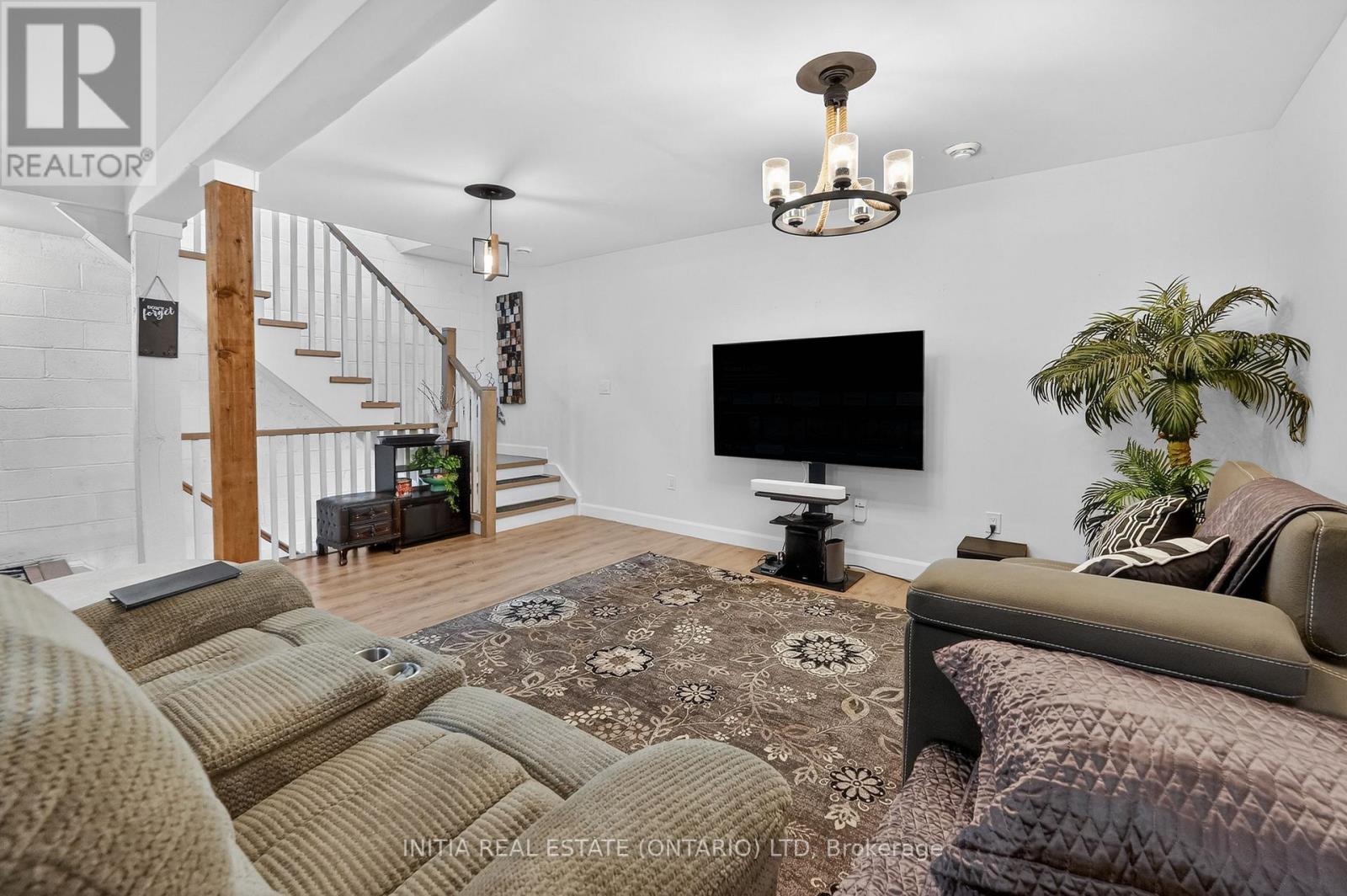 3911 WAREHOUSE STREET Property Photo