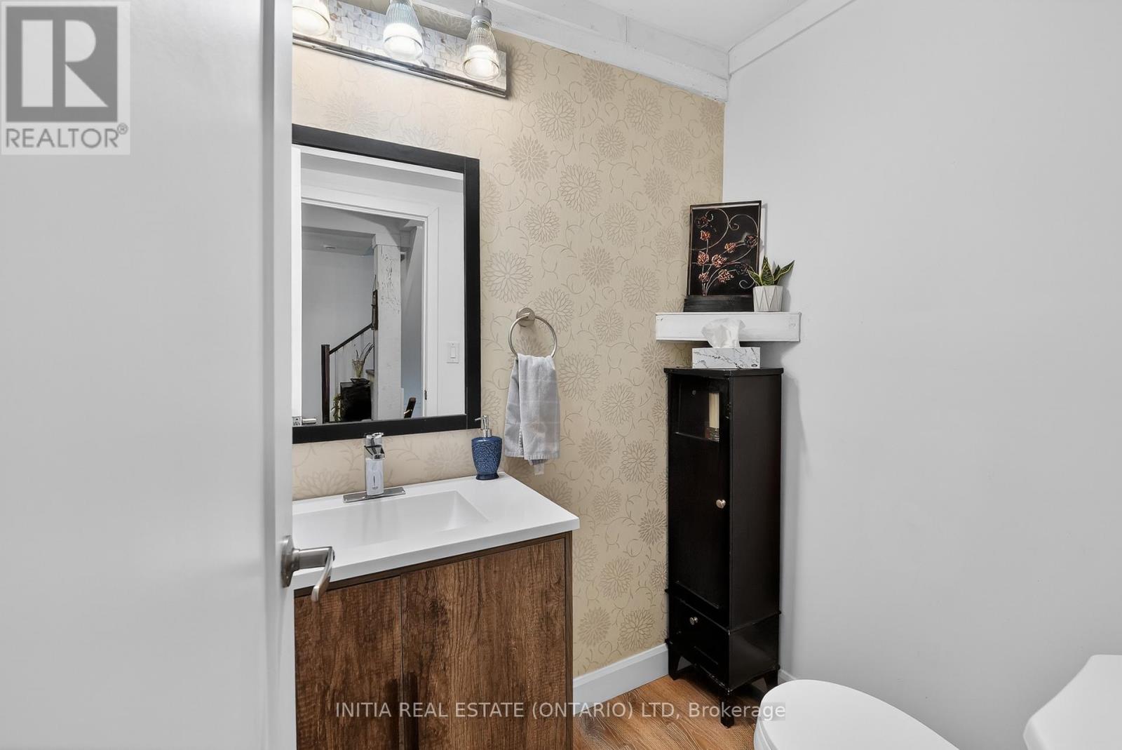 3911 WAREHOUSE STREET Property Photo