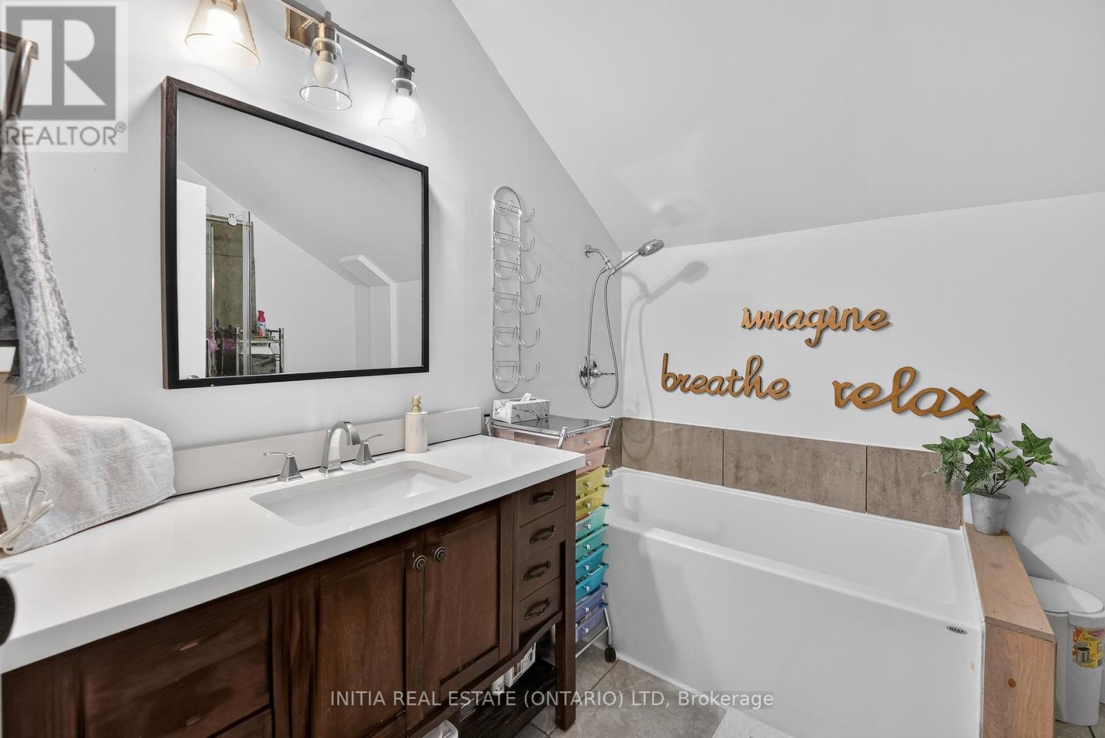 3911 WAREHOUSE STREET Property Photo