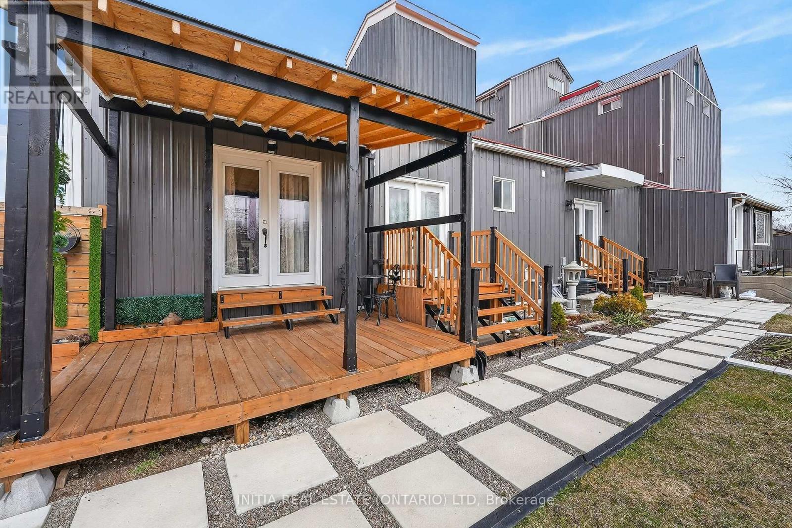 3911 WAREHOUSE STREET Property Photo