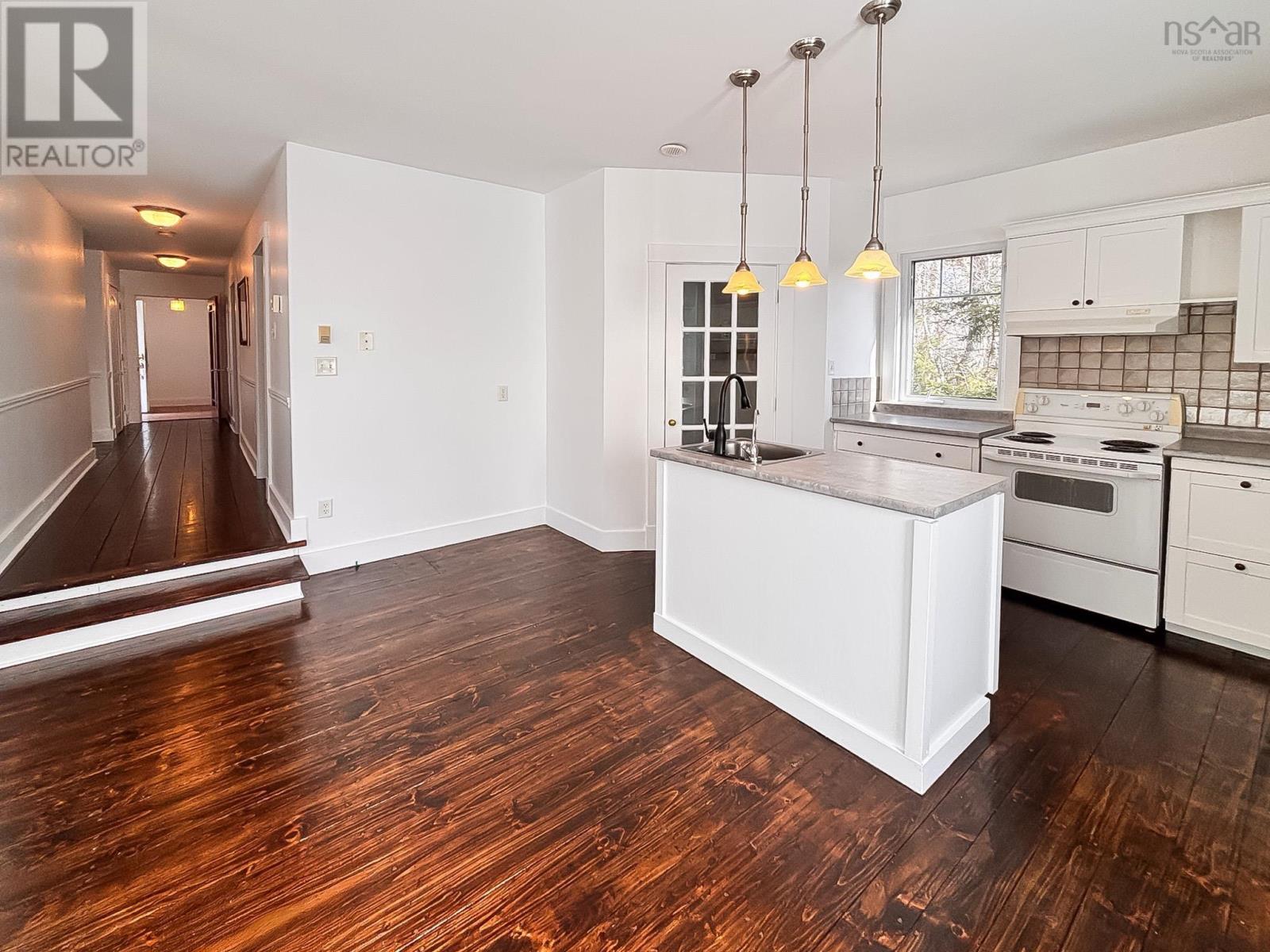 Property 31 of 34 of 818 Narrows Road