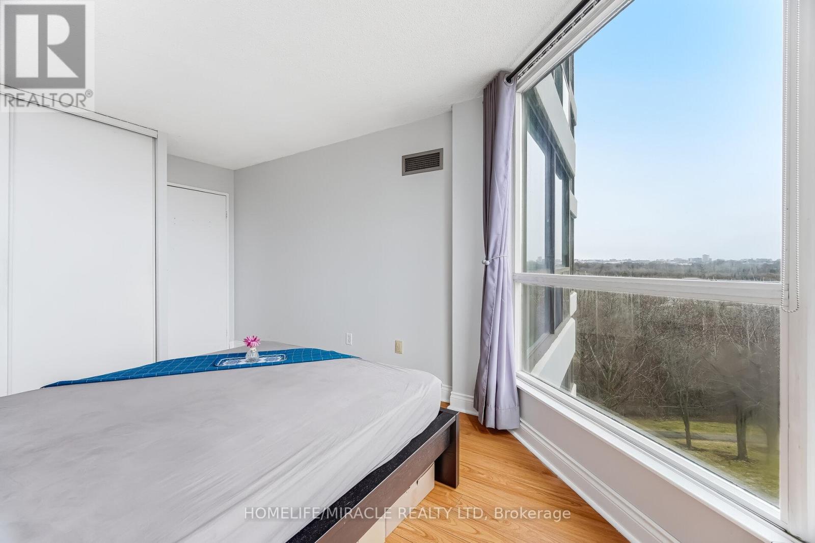 #502 1 ROWNTREE ROAD - 32