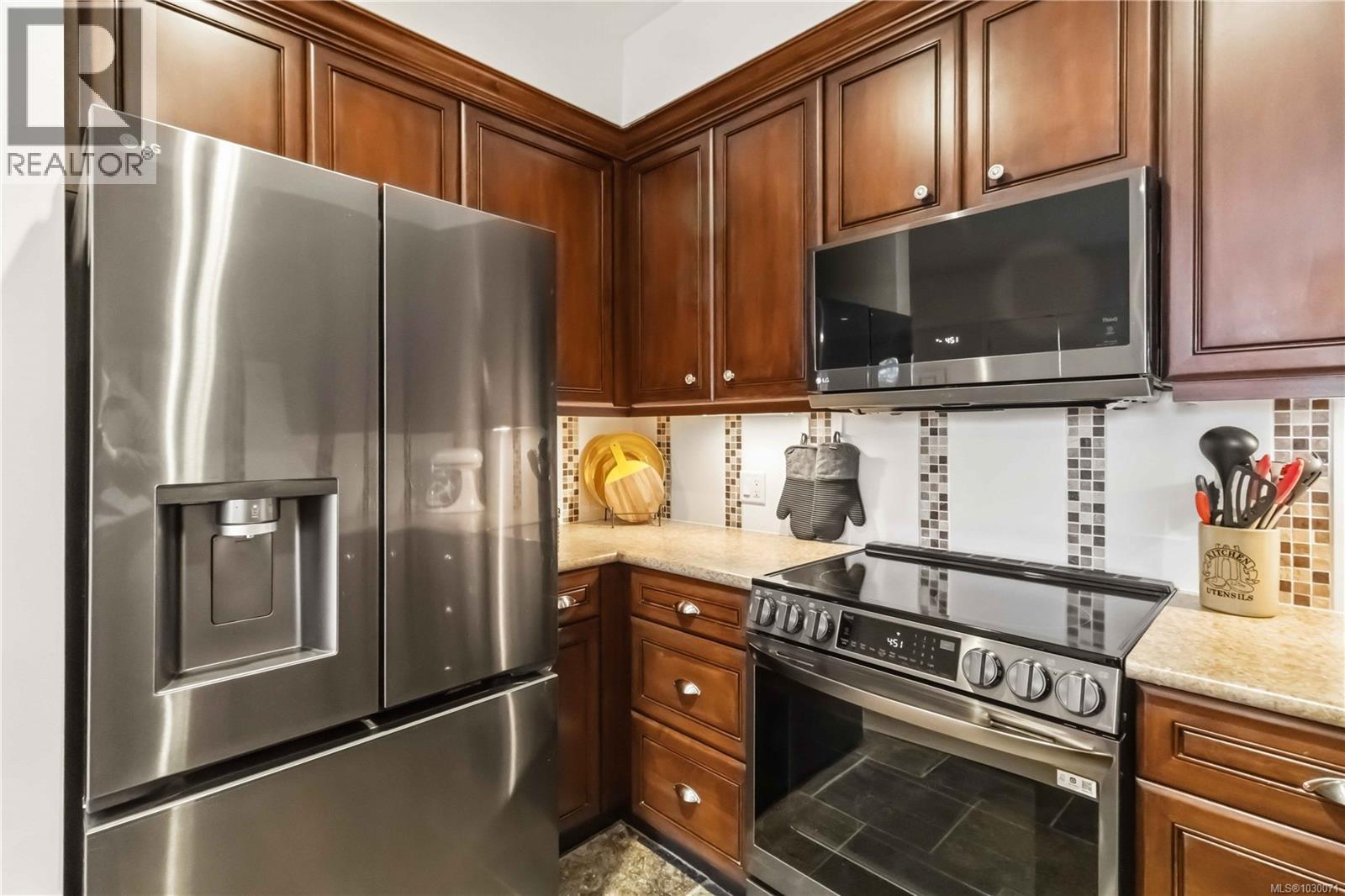 #311 1325 BEAR MOUNTAIN PKWY - 11