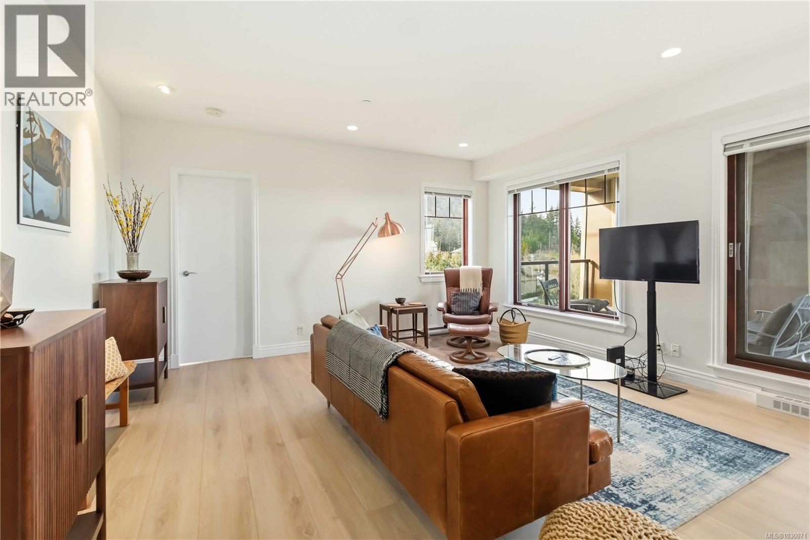 #311 1325 BEAR MOUNTAIN PKWY - 4