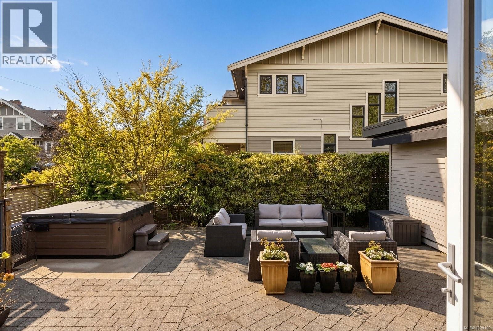 409 Chadwick Pl, Victoria