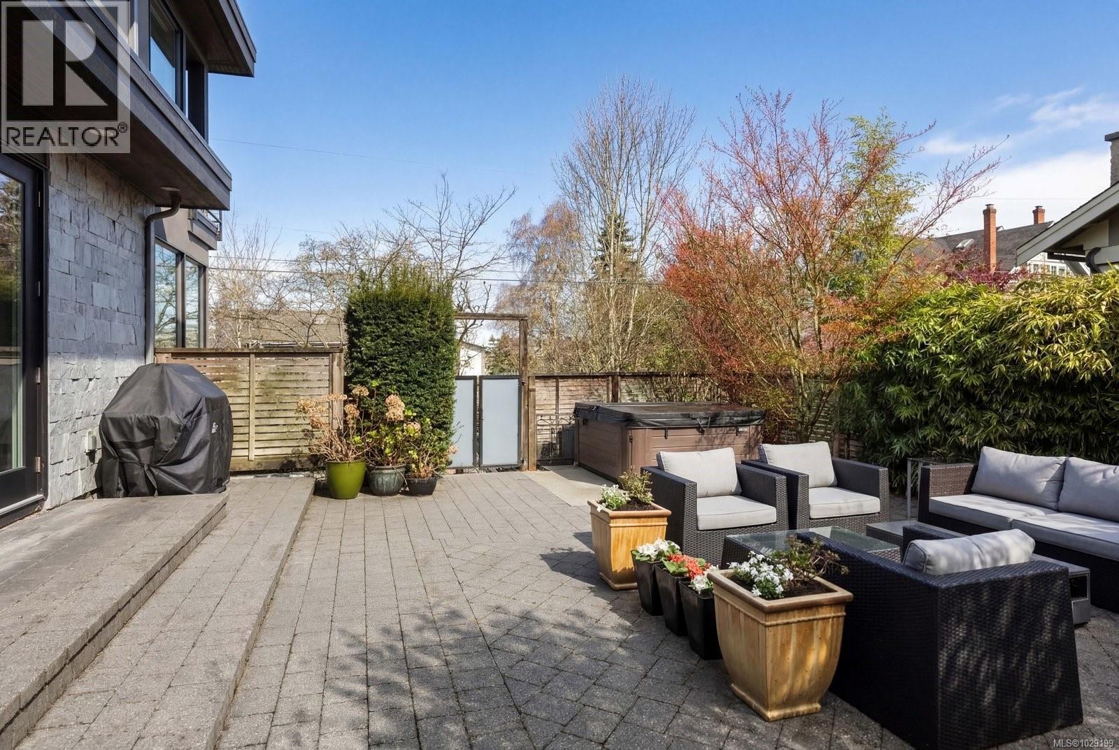 409 Chadwick Pl, Victoria