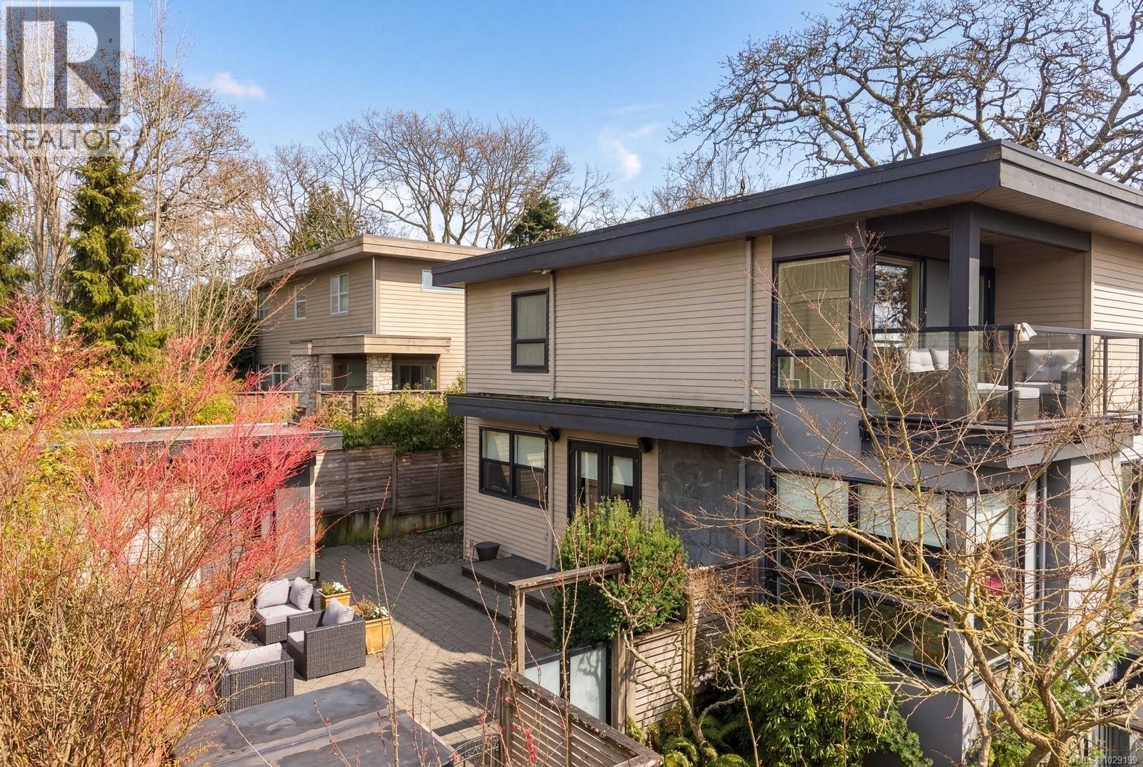 409 Chadwick Pl, Victoria