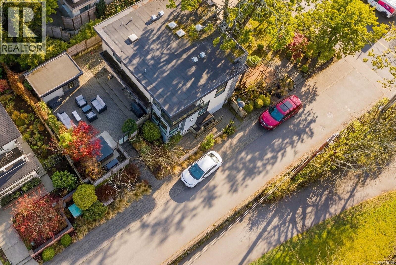 409 Chadwick Pl, Victoria