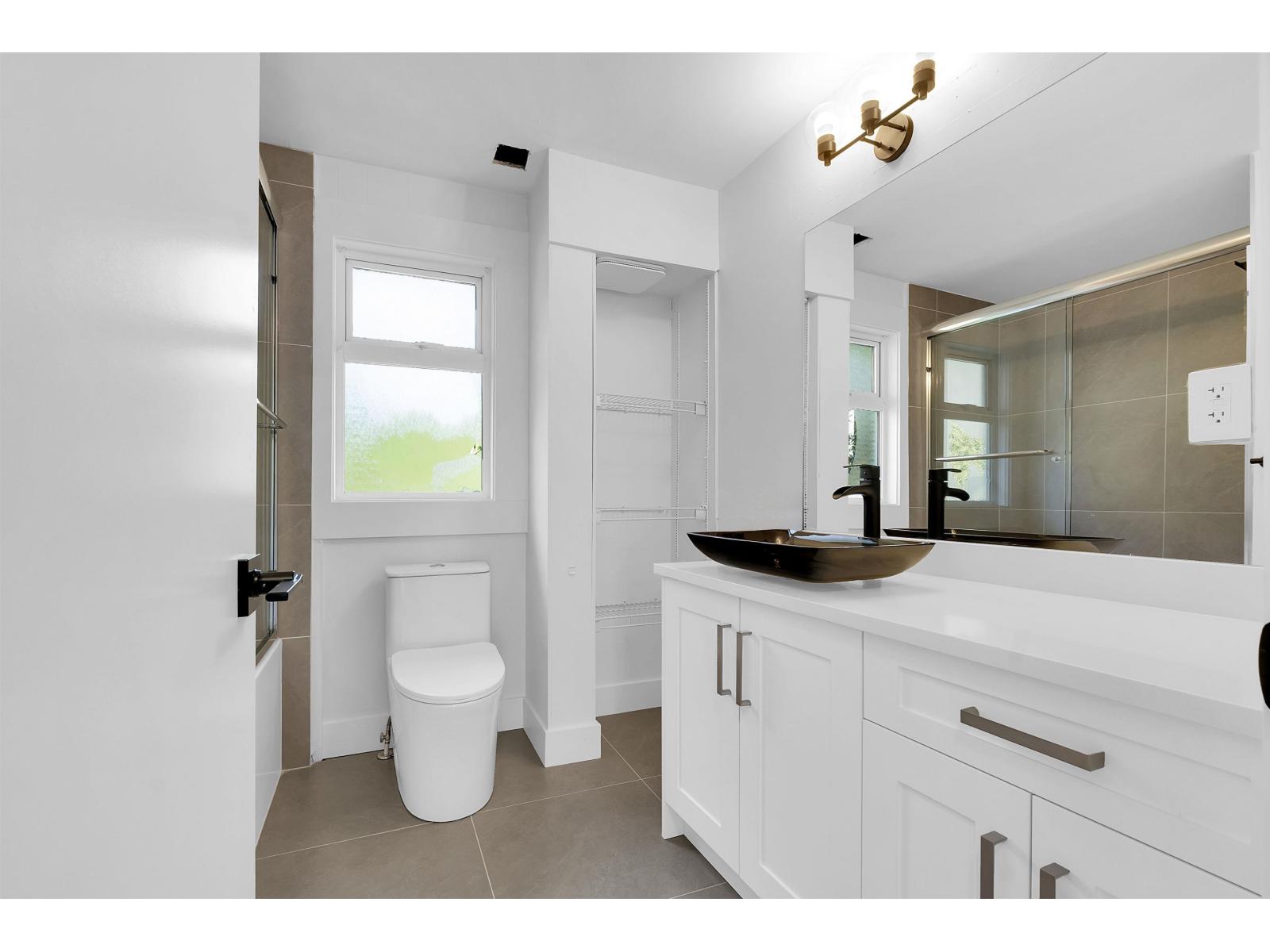 7489 MAPLE STREET, Mission