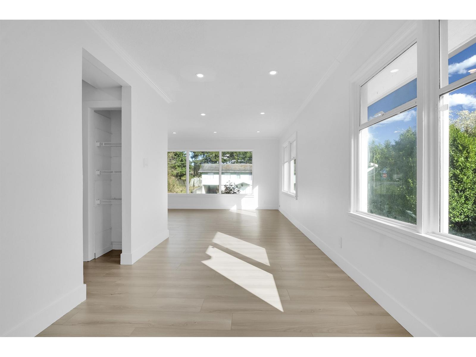 7489 MAPLE STREET, Mission