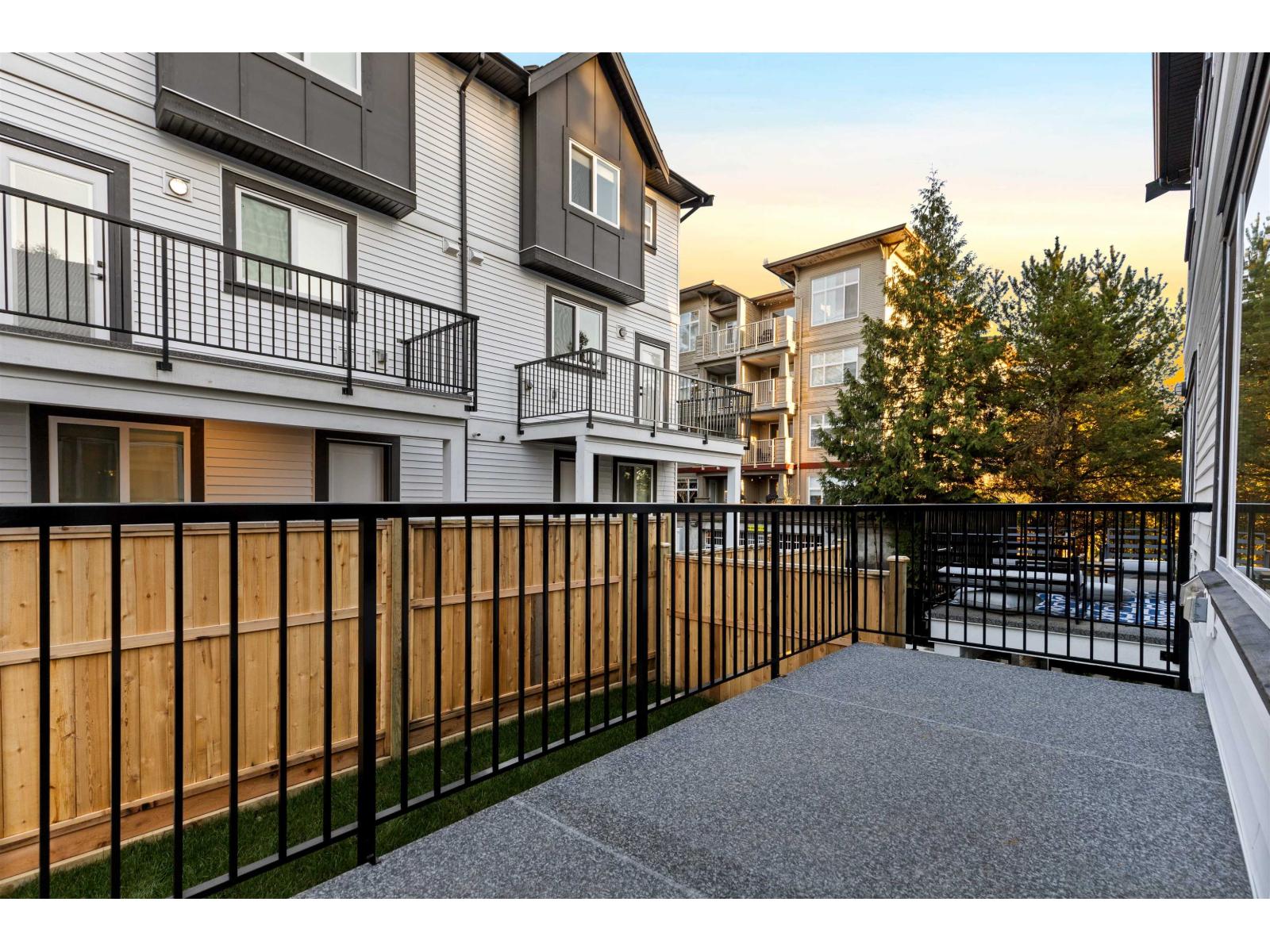 3 2522 CAMPBELL AVENUE, Abbotsford