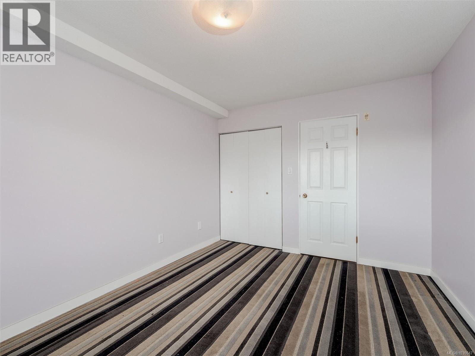 120 1680 Poplar Avenue, Saanich