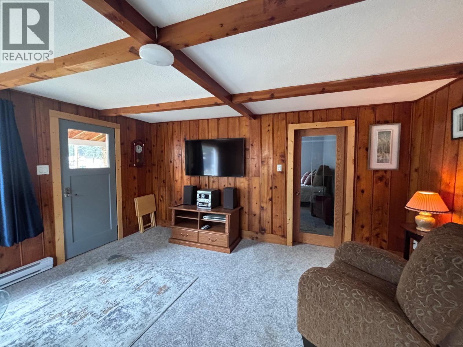 90 2nd Avenue, Beaverdell