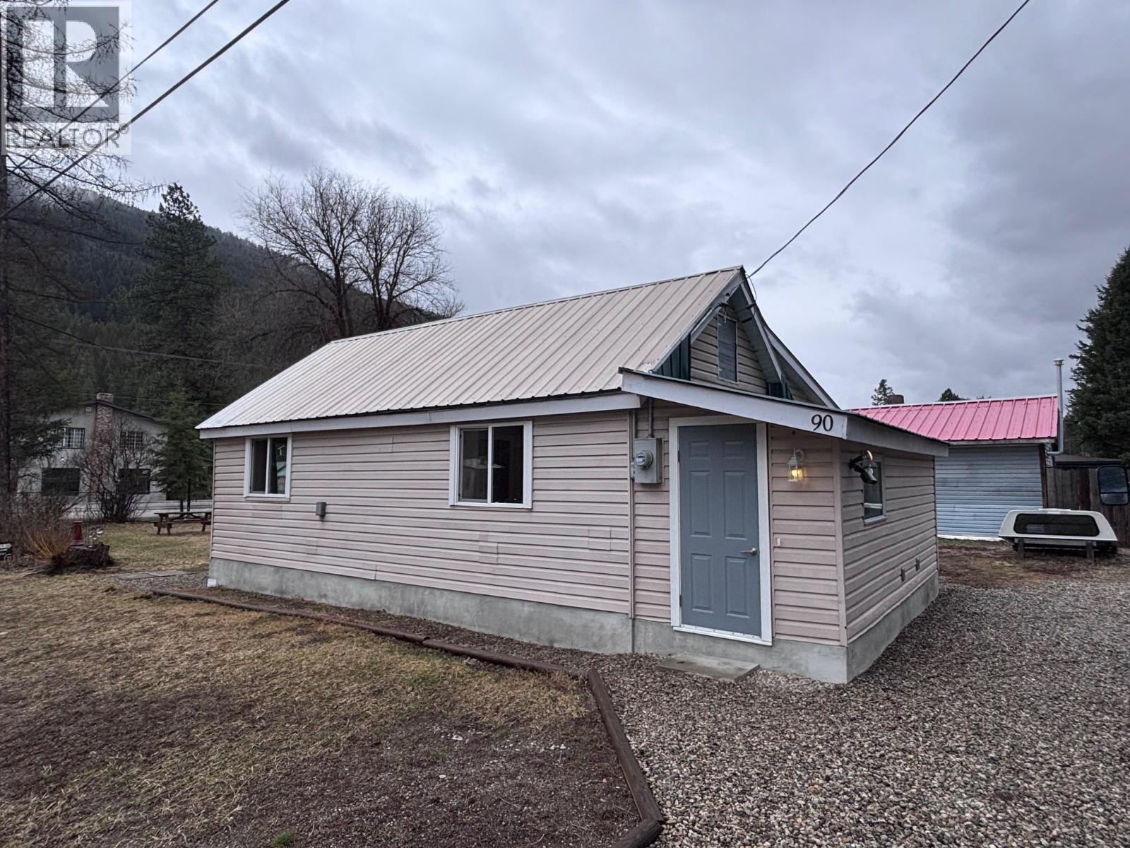 90 2nd Avenue, Beaverdell