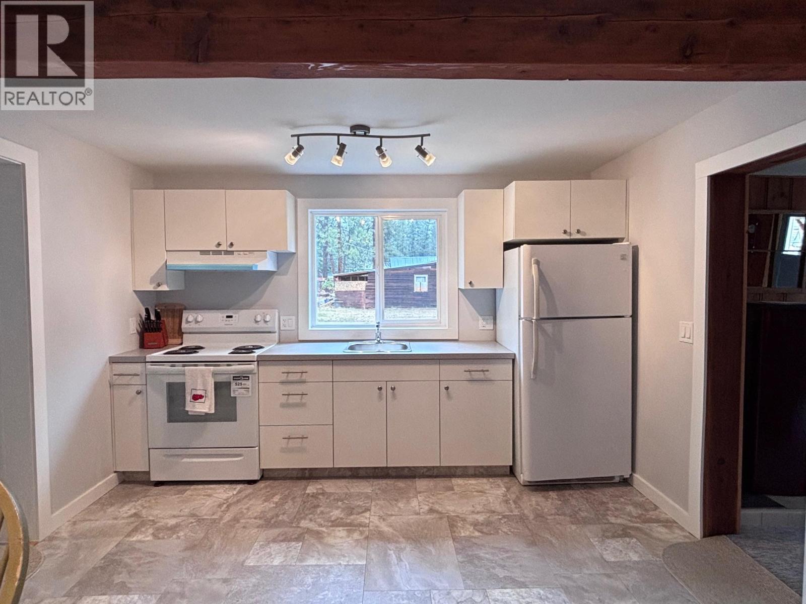 90 2nd Avenue, Beaverdell