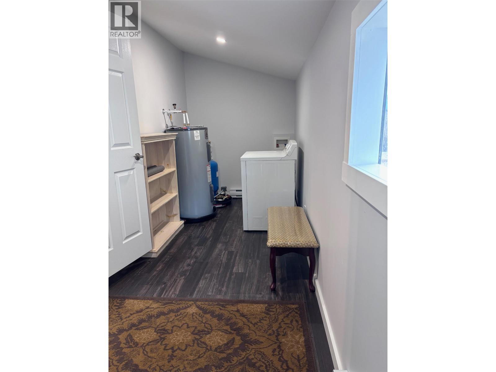 90 2nd Avenue, Beaverdell