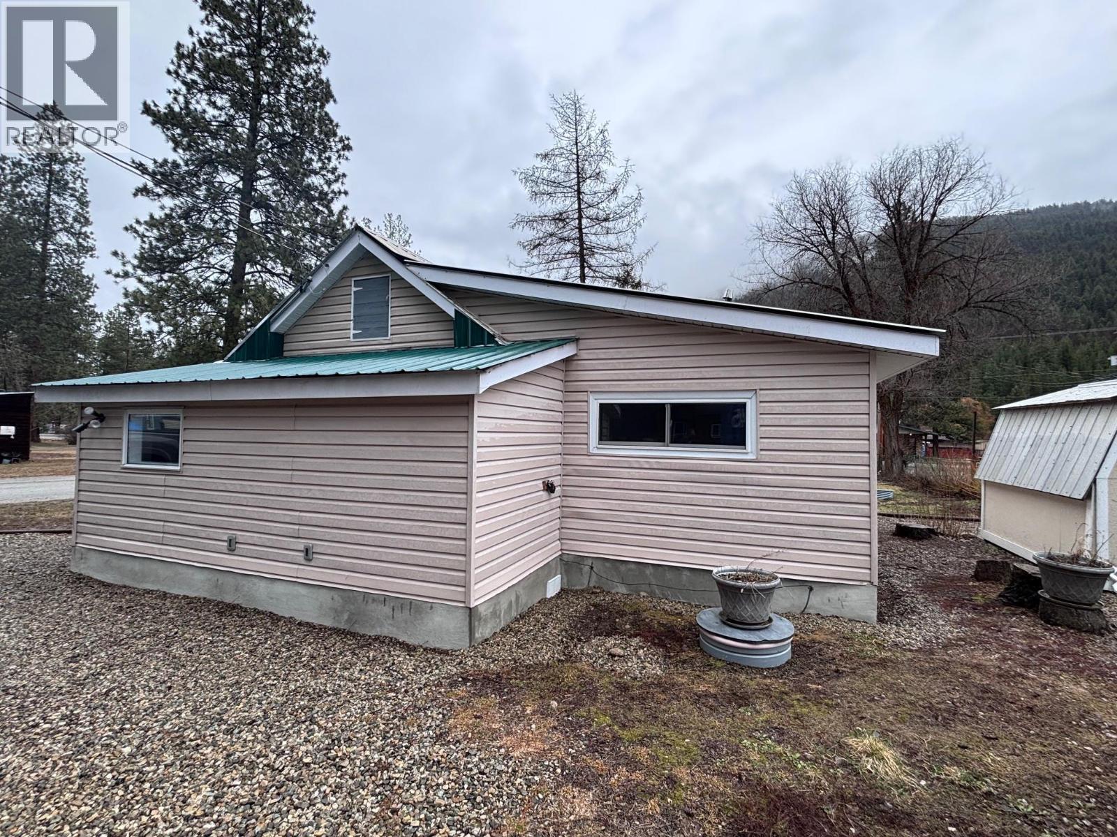 90 2nd Avenue, Beaverdell