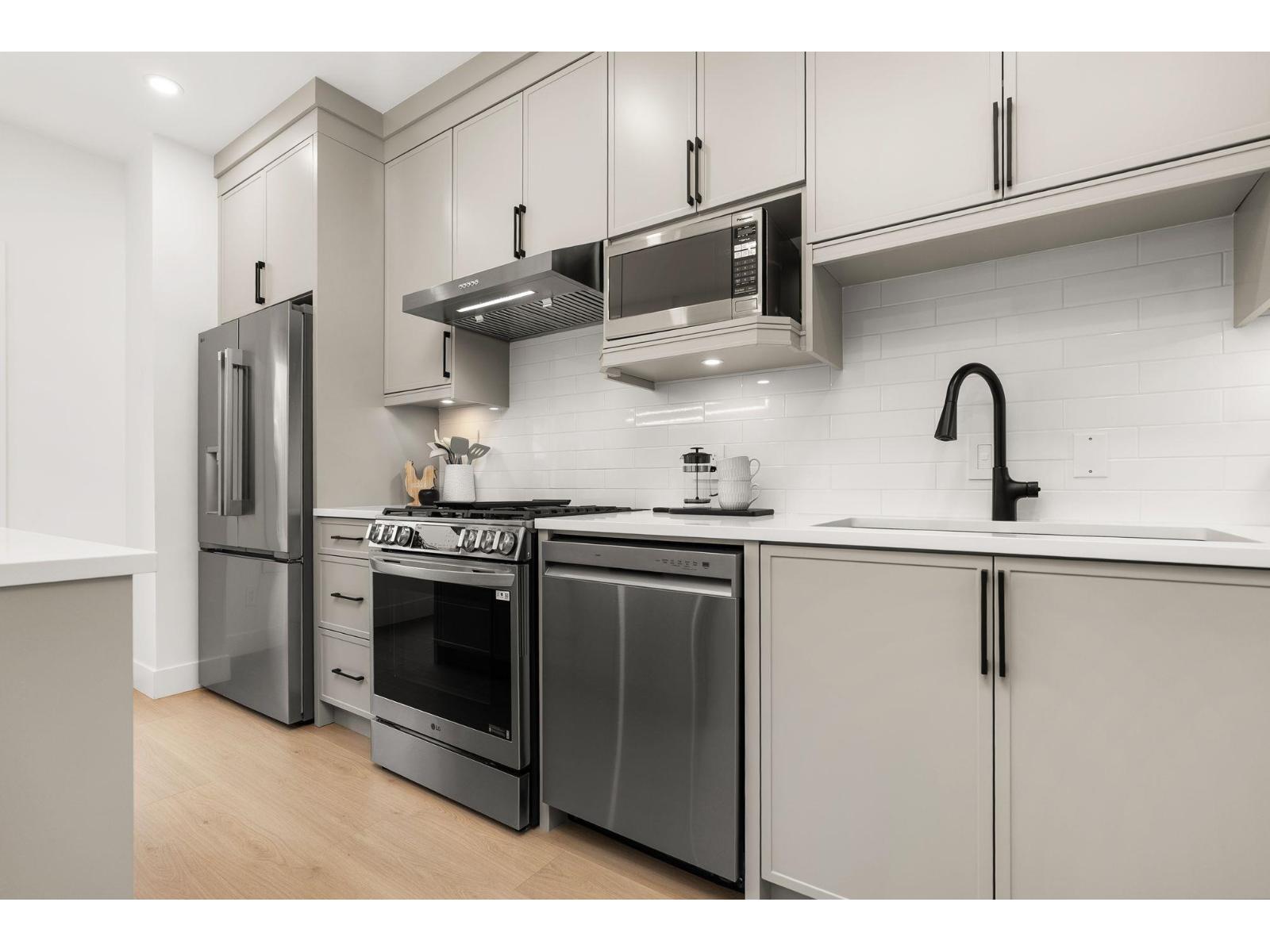 3 2522 CAMPBELL AVENUE, Abbotsford