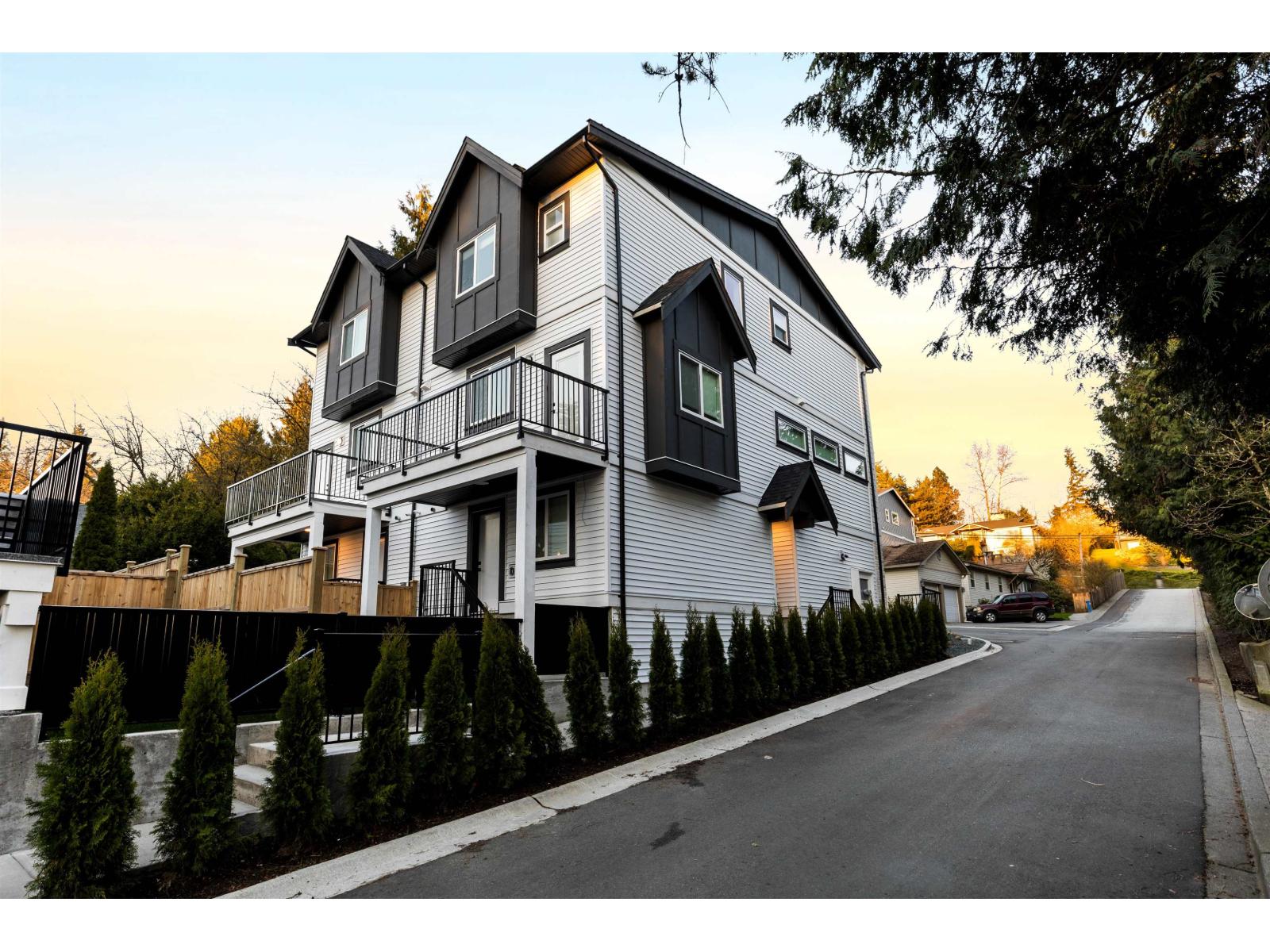 3 2522 CAMPBELL AVENUE, Abbotsford