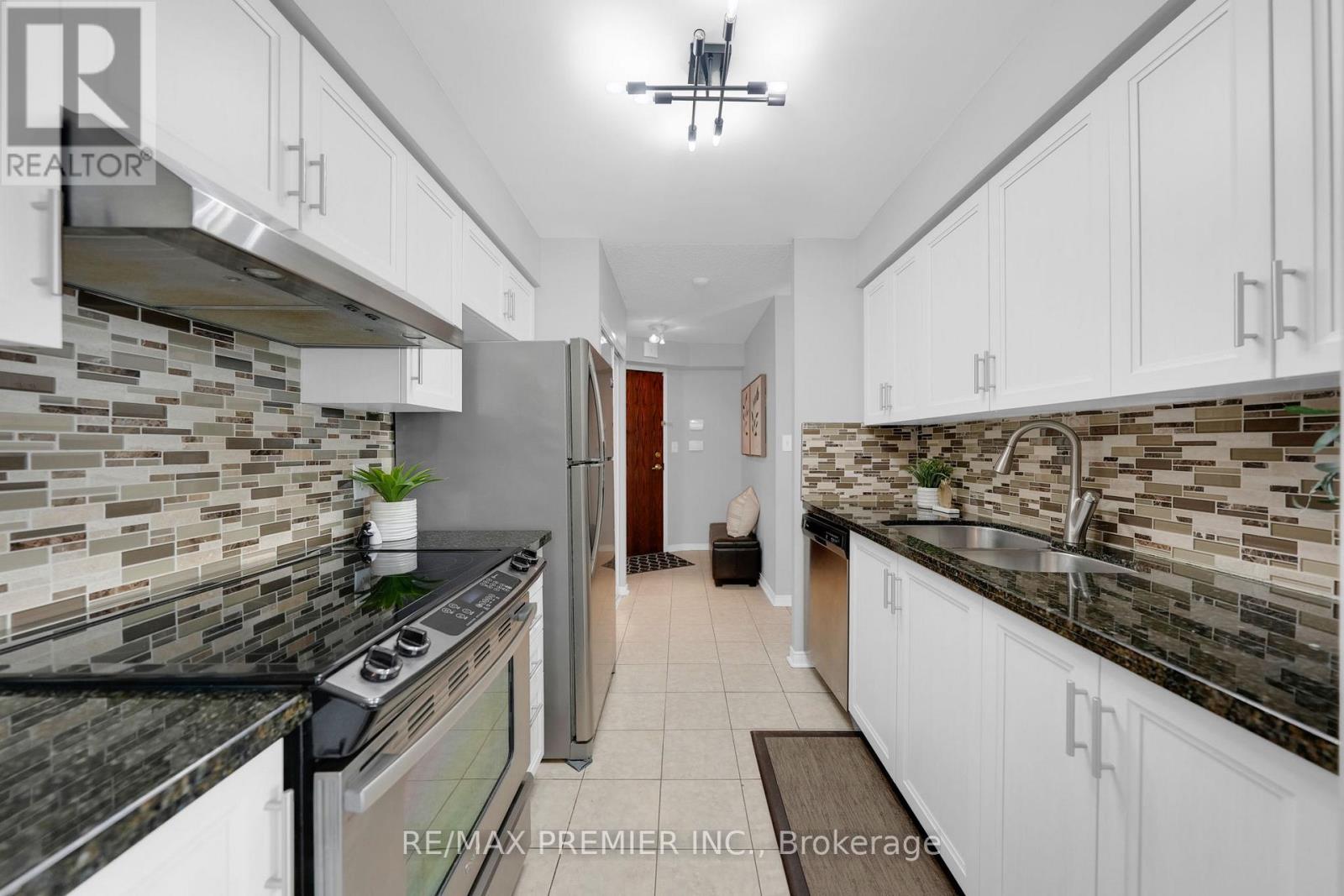 #220 51 BAFFIN COURT - 12