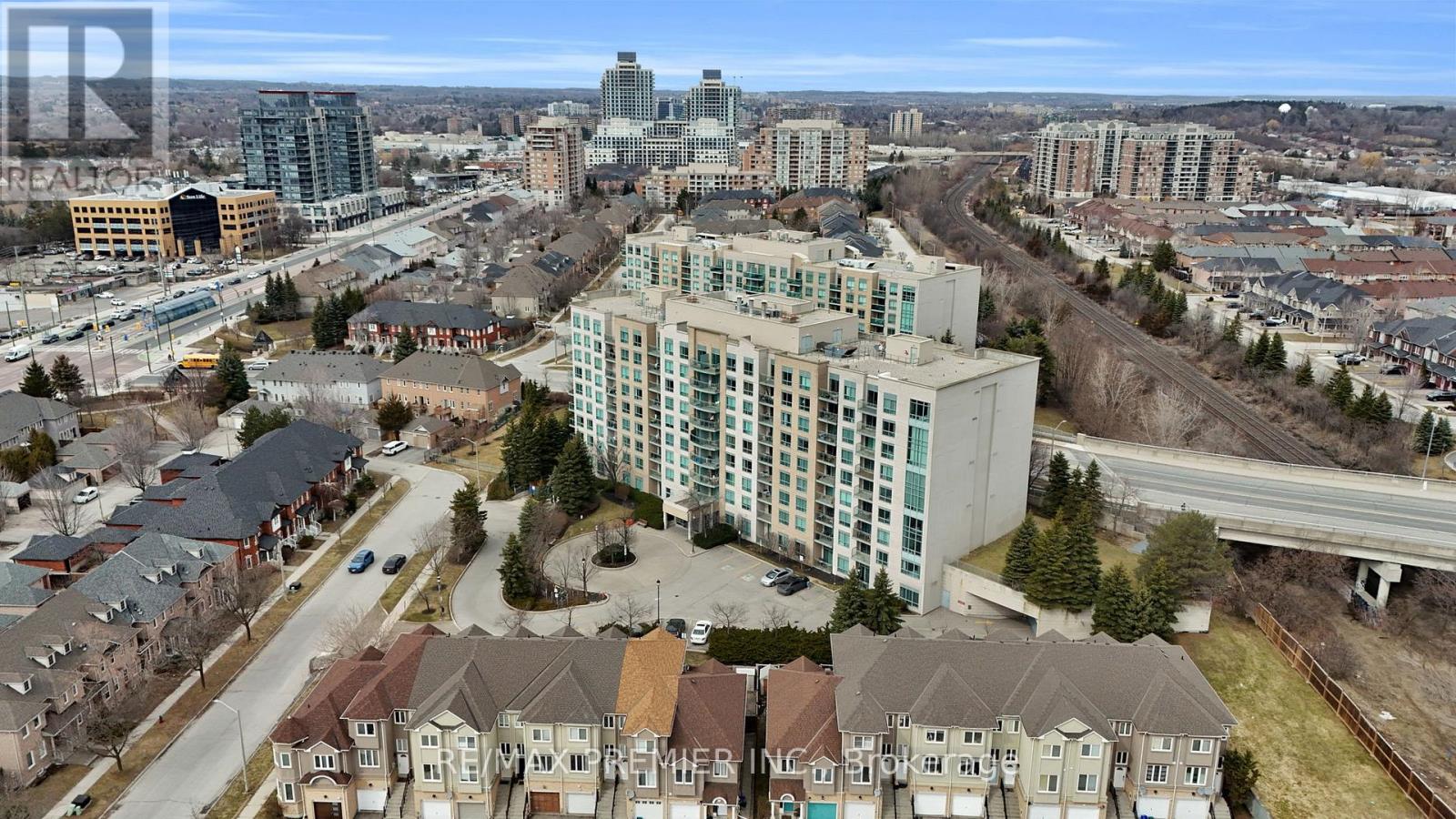#220 51 BAFFIN COURT - 2