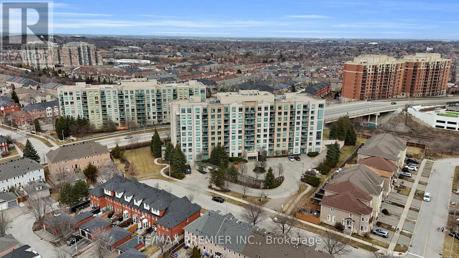#220 51 BAFFIN COURT - 3